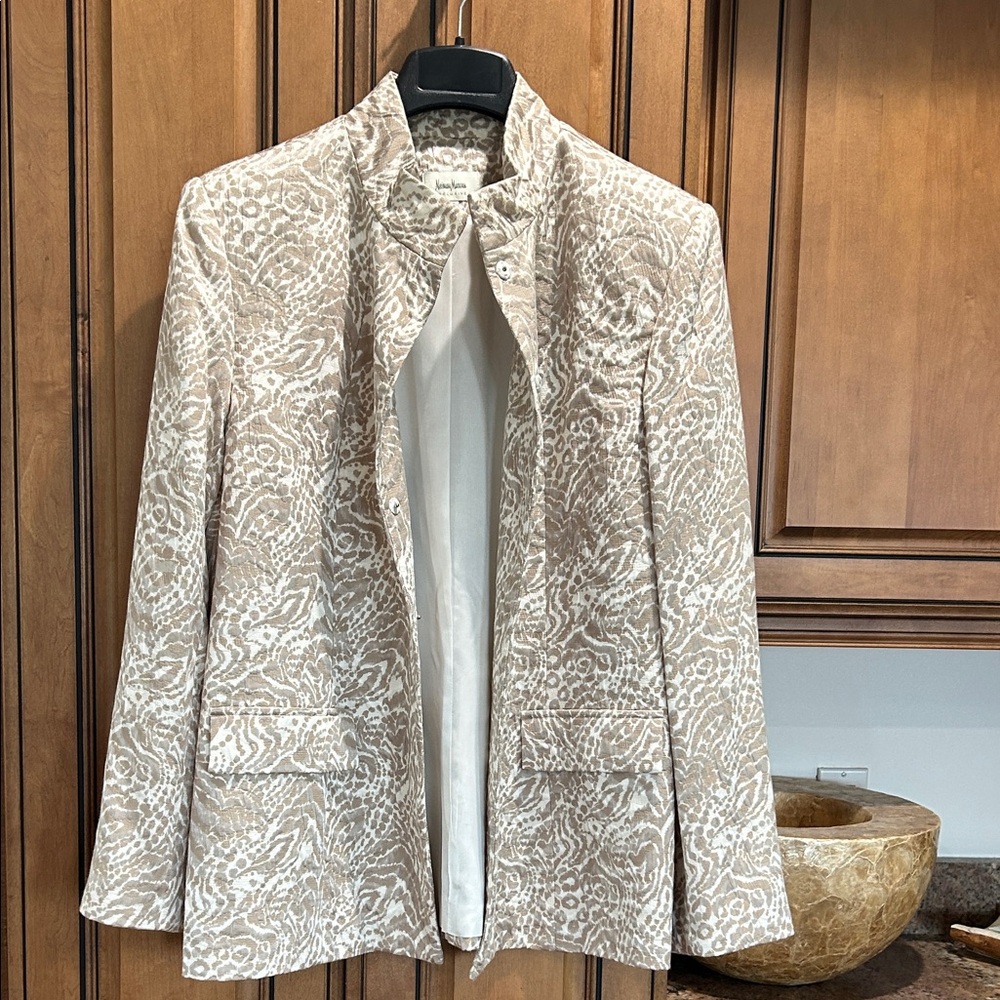 Neiman Marcus Beige and Off-White Patterned Women's Blazer